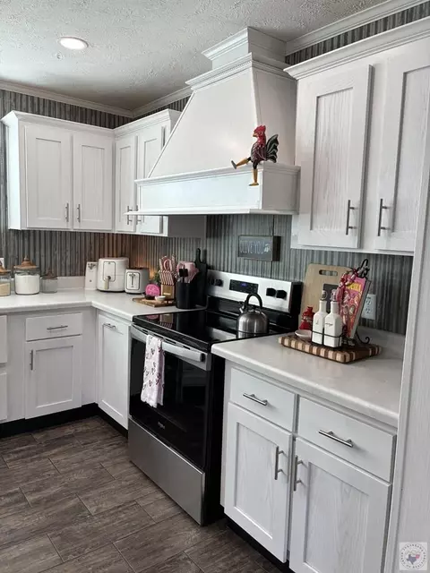 Kitchen - 55 Barkman Bend Rd Hooks Tx 75561, Hooks, TX 75561 photo 10 of 10