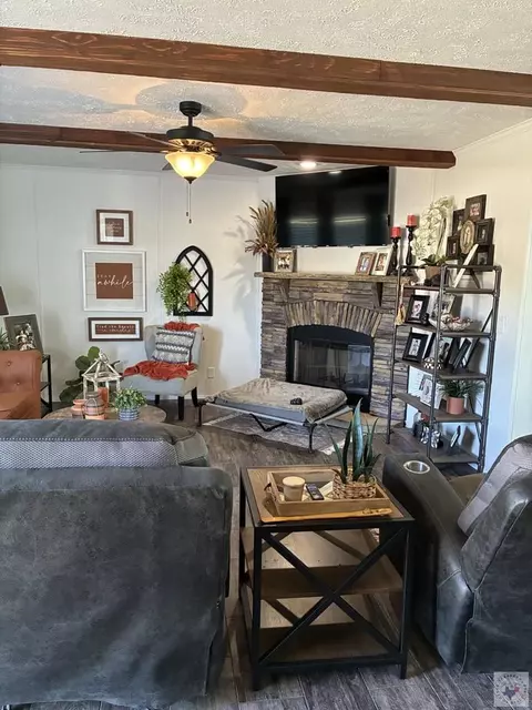 Living - 55 Barkman Bend Rd Hooks Tx 75561, Hooks, TX 75561 photo 5 of 8