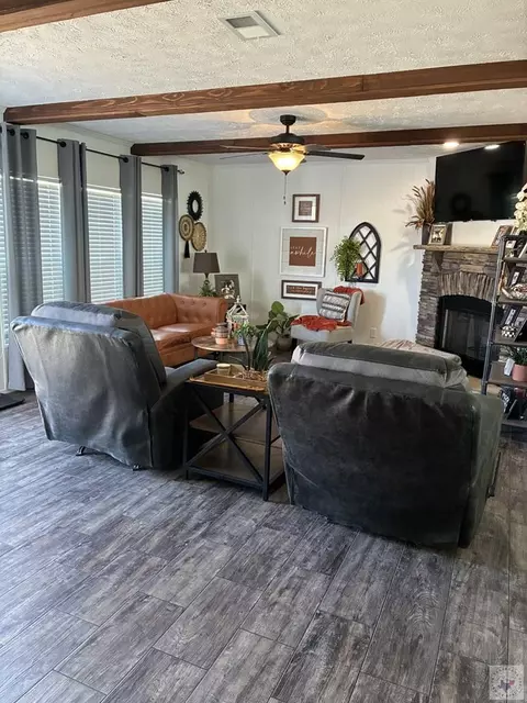 Living - 55 Barkman Bend Rd Hooks Tx 75561, Hooks, TX 75561 photo 7 of 8
