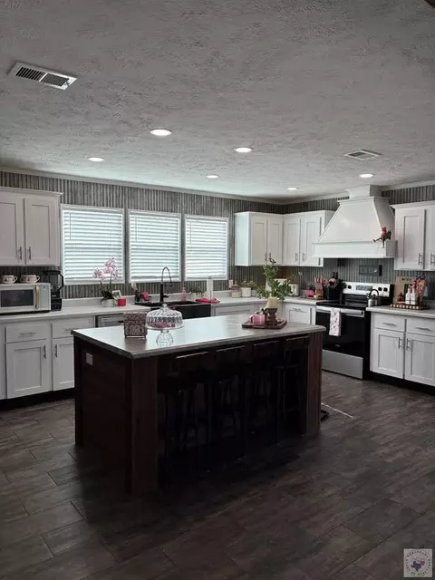 Kitchen - 55 Barkman Bend Rd Hooks Tx 75561, Hooks, TX 75561 photo 3 of 10