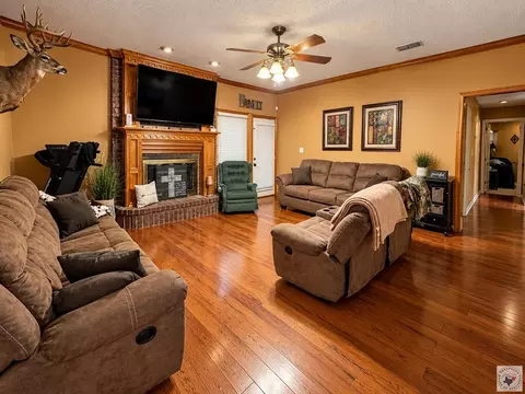 Living - 5606 Woodline Dr Texarkana Ar 71854, Texarkana, AR 71854 photo 1 of 2