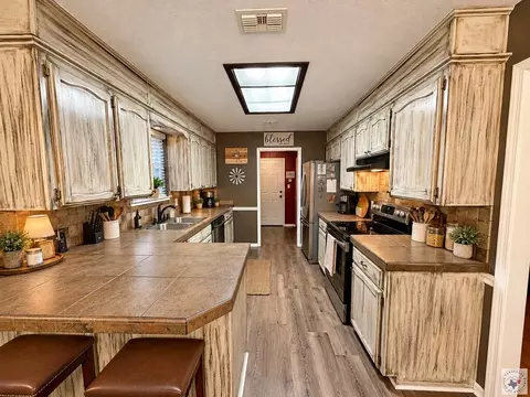 Kitchen - 5606 Woodline Dr Texarkana Ar 71854, Texarkana, AR 71854 photo 1 of 1