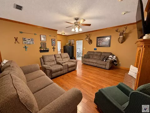 Living - 5606 Woodline Dr Texarkana Ar 71854, Texarkana, AR 71854 photo 2 of 2