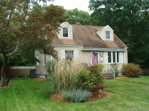72 Vantage Rd, Hamden, CT 06514 photo 1