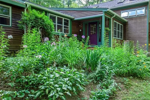 24 Border Trl, Thompson, CT 06277 photo 1