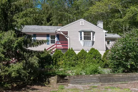 296 W Elm St, Deep River, CT 06417 photo 1
