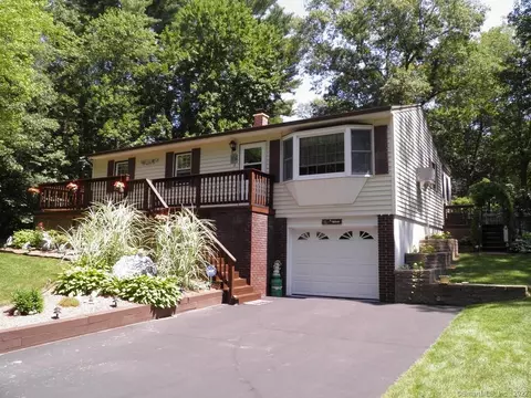 14 Shawnee Dr, Killingly, CT 06239 photo 1