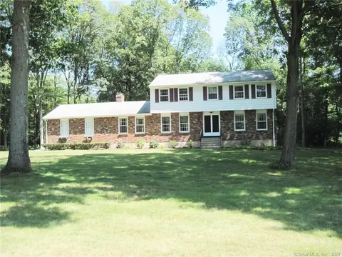 71 Stonewall Dr, Hamden, CT 06518 photo 1
