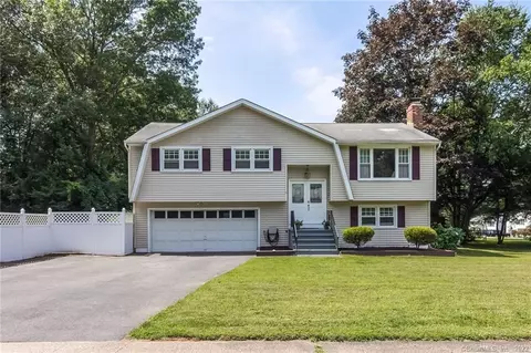 90 Sharon Dr, Wallingford, CT 06492 photo 1