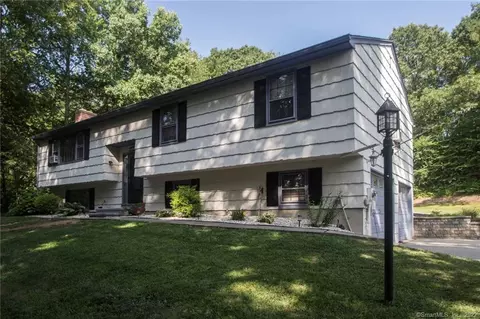 27 Turkey Roost Rd, Sandy Hook, CT 06482 photo 1