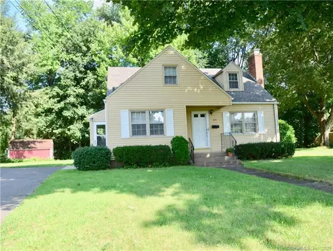 85 Circle Dr, Windsor Locks, CT 06096 photo 1
