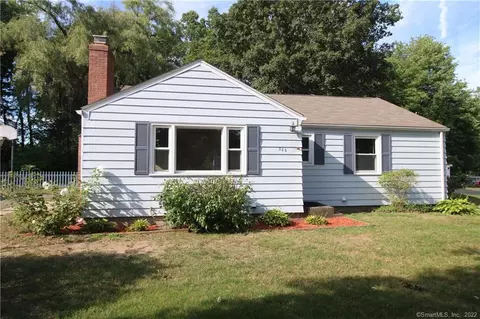 322 Elm St, Windsor Locks, CT 06096 photo 1