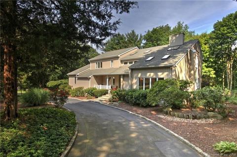 24 Hampton Close, Orange, CT 06477 photo 1