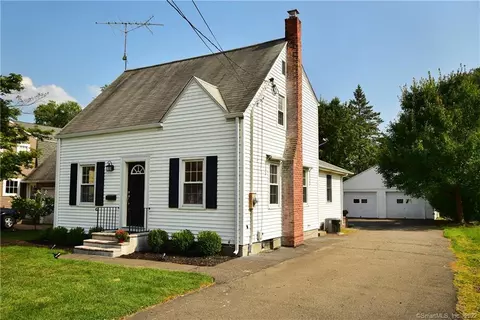 2 Ahern Ave, Windsor Locks, CT 06096 photo 1