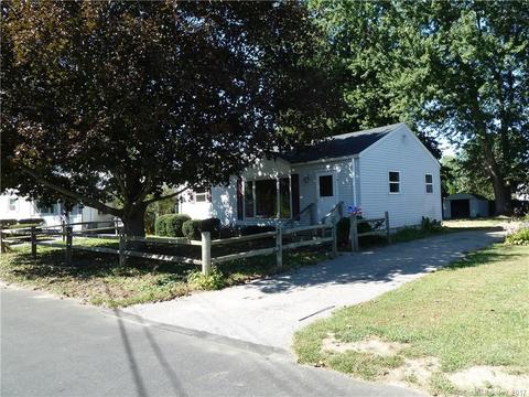 8 Traders Ct, Norwich, CT 06360 photo 1
