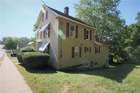 28 Center St, Windsor Locks, CT 06096 photo 1