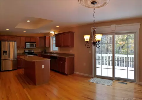 6 Ellen Ln, Thomaston, CT 06787 photo 1