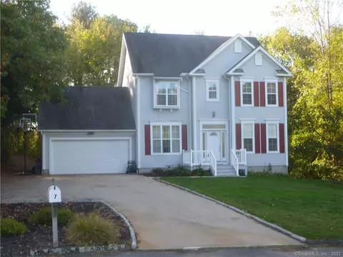 7 Strawberry Ln, Sandy Hook, CT 06482 photo 1