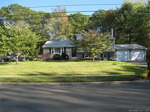 76 Pierson Dr, Wallingford, CT 06492 photo 1