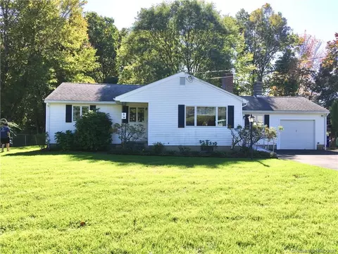 39 Glendale Cir, Windsor Locks, CT 06096 photo 1