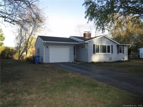 14 Oak St, Plainfield, CT 06374 photo 1