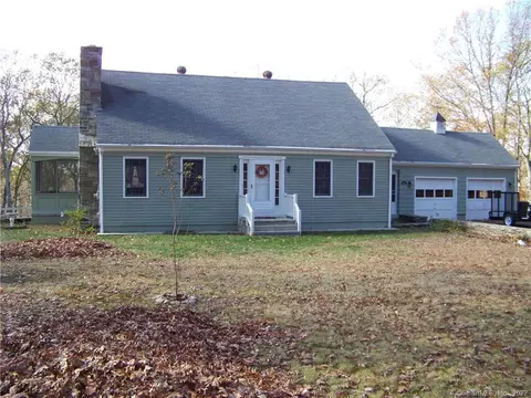 645 Squaw Rock Rd, Moosup, CT 06354 photo 1