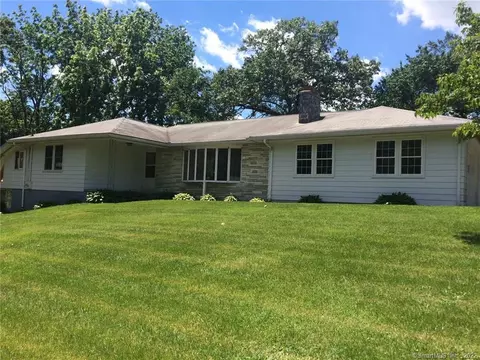 49 Pine St, Derby, CT 06418 photo 1