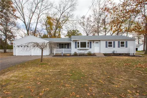 33 Robin Rd, Windsor Locks, CT 06096 photo 1
