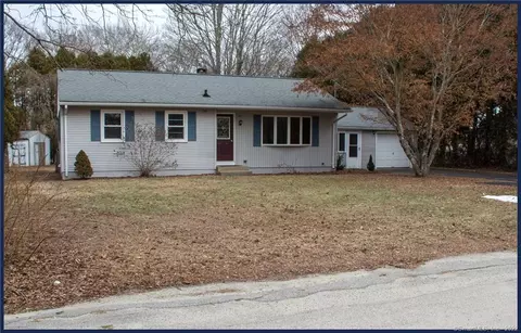 37 Laperle Ave, Plainfield, CT 06374 photo 1