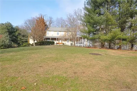 1 Gopher Rd, Newtown, CT 06470 photo 1