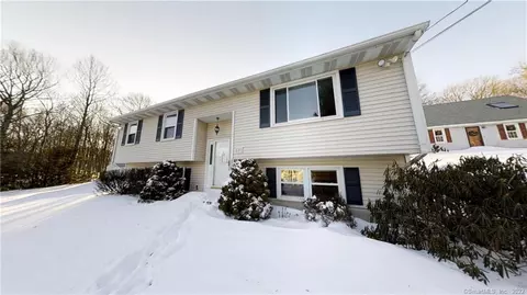 220 Russo Dr, Hamden, CT 06518 photo 1