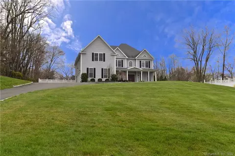 37 Lanthorne Rd, Monroe, CT 06468 photo 1