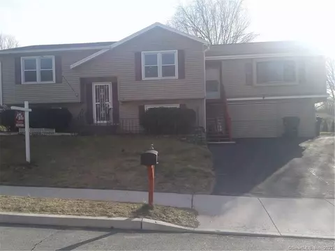 101 Oxbow Dr, Willimantic, CT 06226 photo 1