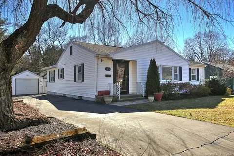 45 Pinewood Rd, Hamden, CT 06518 photo 1