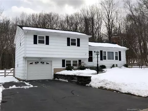270 Deerfield Dr, Hamden, CT 06518 photo 1