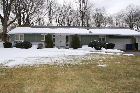 99 Maybrook Rd, Waterbury, CT 06708 photo 1