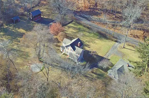 70 Peaceable St, Redding, CT 06896 photo 1