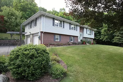 370 Mountain Rd, Hamden, CT 06514 photo 1