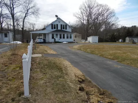 27 Cady St, Killingly, CT 06239 photo 1