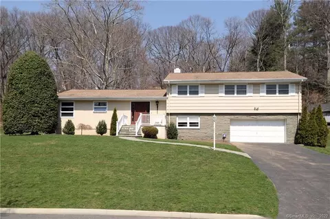40 Random Rd, Fairfield, CT 06825 photo 1