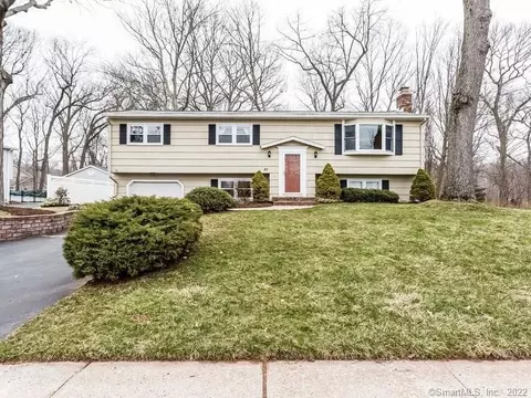 51 Sky View Cir, Hamden, CT 06514 photo 1