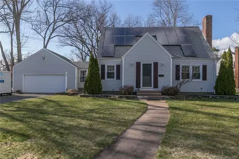 13 Pine Dr, Windsor Locks, CT 06096 photo 1