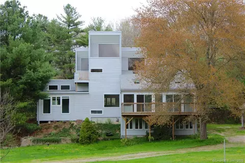 564 Hubbard Rd, Killingly, CT 06239 photo 1