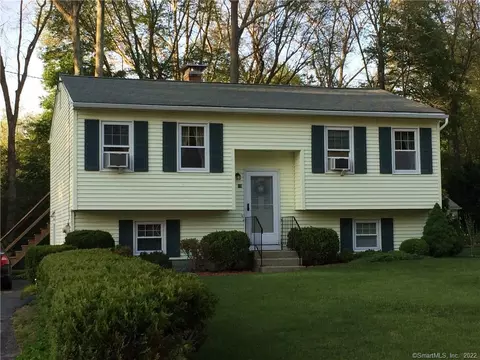 18 Beechwood Blvd, Plainfield, CT 06374 photo 1