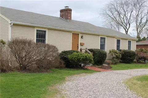 9 Champlin Hill Ct, Niantic, CT 06357 photo 1