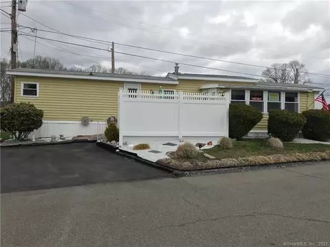 8 Chestnut Dr, Westbrook, CT 06498 photo 1