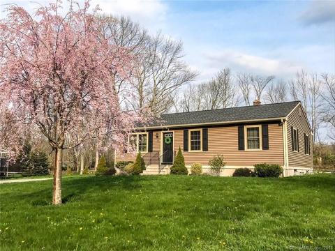 25 Winthrop Dr, Moosup, CT 06354 photo 1