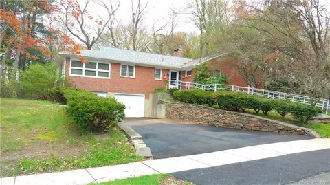 5 Grace St, Windsor, CT 06095 photo 1