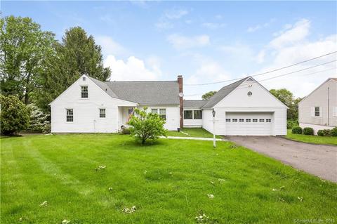 4 Circle Dr E, Danbury, CT 06811 photo 1