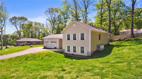 4 Hilltop Dr, Ledyard, CT 06339 photo 1